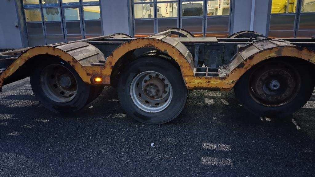 Volvo F16 8x2 metsäkone ritilä, rautajouset,hydr.perä - Kamion për transport druri: foto 3 Volvo F16 8x2 metsäkone ritilä, rautajouset,hydr.perä - Kamion për transport druri: foto 3