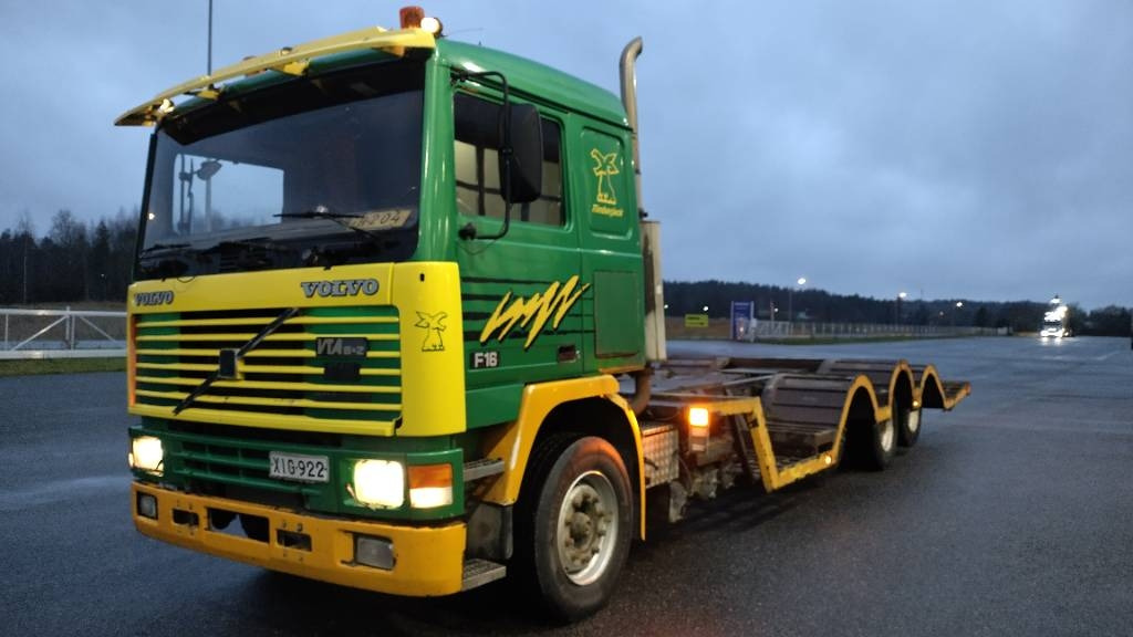 Volvo F16 8x2 metsäkone ritilä, rautajouset,hydr.perä - Kamion për transport druri: foto 1 Volvo F16 8x2 metsäkone ritilä, rautajouset,hydr.perä - Kamion për transport druri: foto 1
