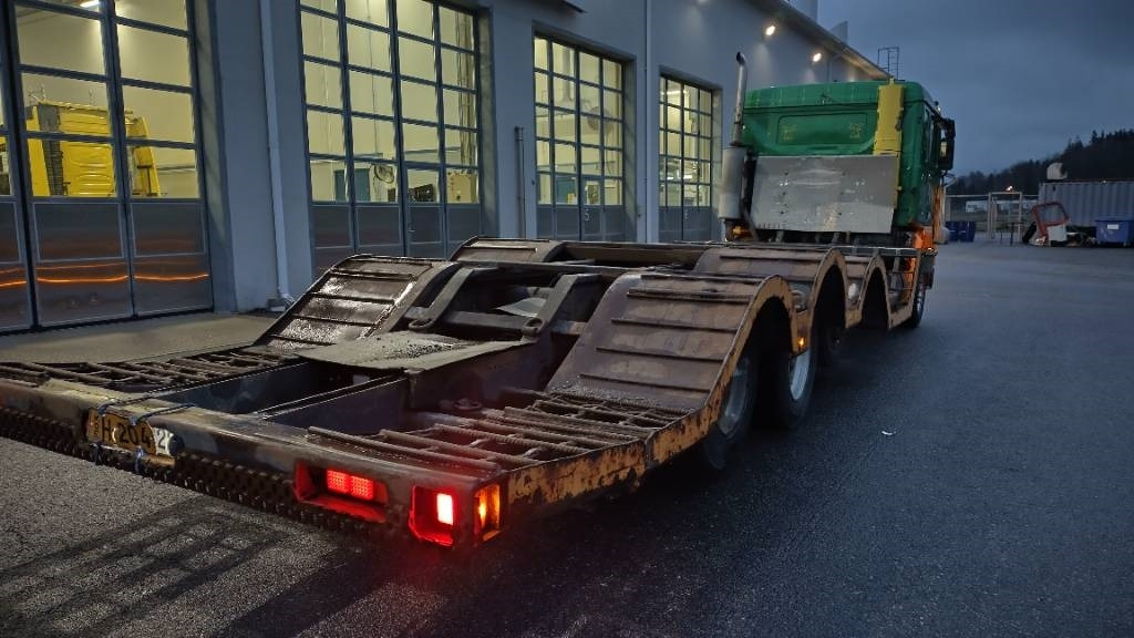 Volvo F16 8x2 metsäkone ritilä, rautajouset,hydr.perä - Kamion për transport druri: foto 4 Volvo F16 8x2 metsäkone ritilä, rautajouset,hydr.perä - Kamion për transport druri: foto 4