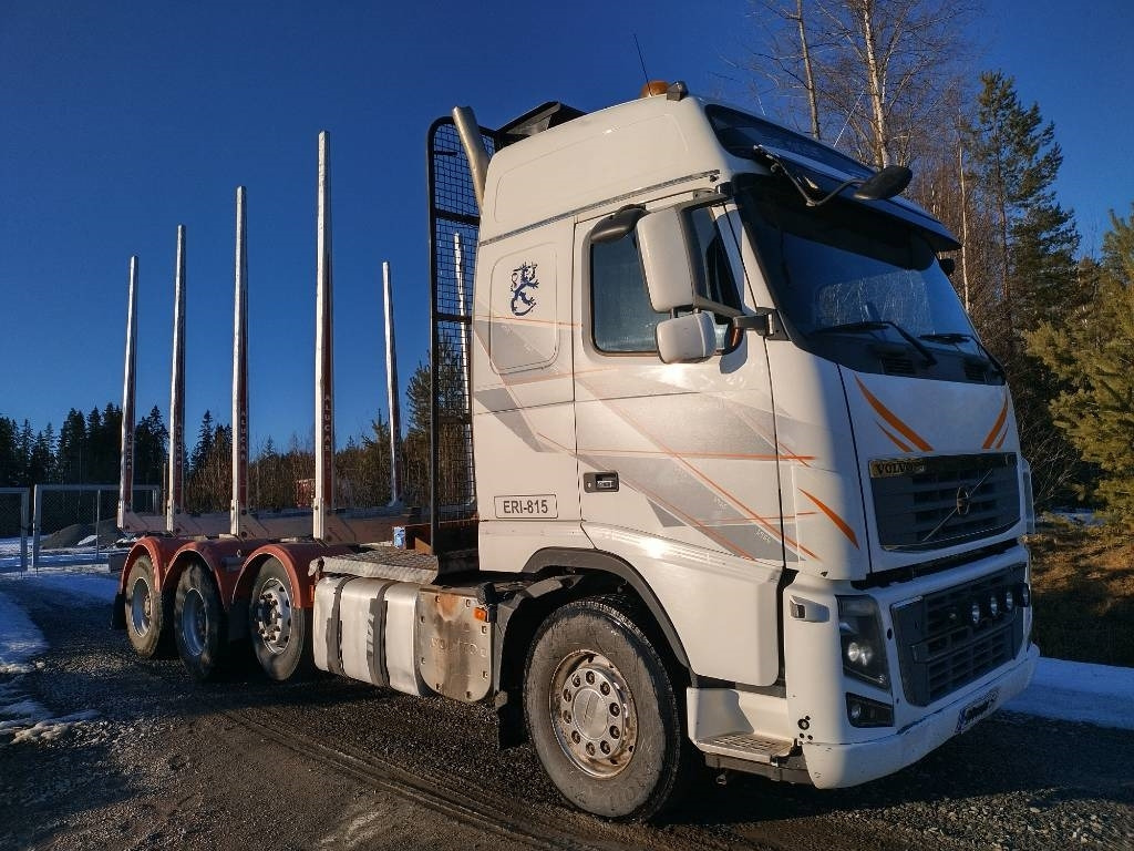 Volvo FH750 puuvarustus, napaperät,trippeli - Kamion për transport druri: foto 2 Volvo FH750 puuvarustus, napaperät,trippeli - Kamion për transport druri: foto 2