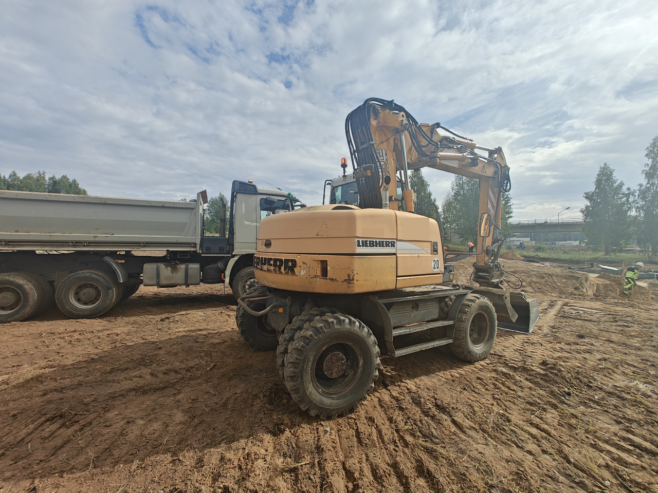 LIEBHERR A312 - Ekskavator me goma: foto 4 LIEBHERR A312 - Ekskavator me goma: foto 4