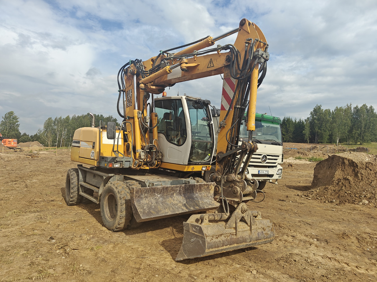 LIEBHERR A312 - Ekskavator me goma: foto 1 LIEBHERR A312 - Ekskavator me goma: foto 1