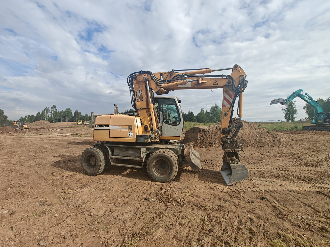 LIEBHERR A312 - Ekskavator me goma: foto 3 LIEBHERR A312 - Ekskavator me goma: foto 3