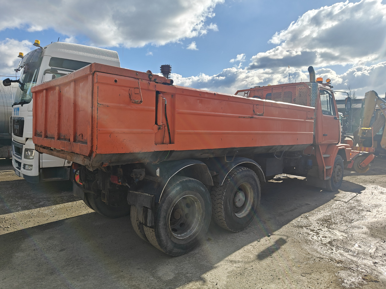 SISU SR 332 - Kamion vetëshkarkues: foto 4 SISU SR 332 - Kamion vetëshkarkues: foto 4