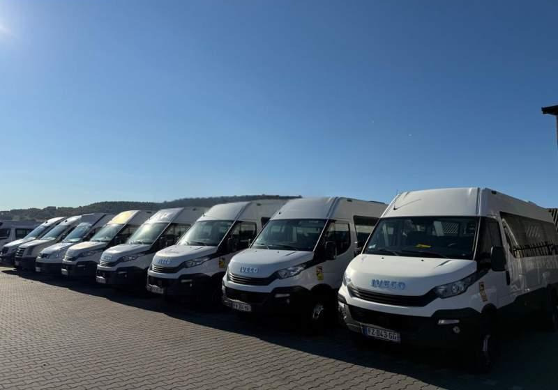 Iveco DAILY / CRAFTER / SPRINTER / WING / 23 MIEJSCA - Minibus, Furgon pasagjerësh: foto 1 Iveco DAILY / CRAFTER / SPRINTER / WING / 23 MIEJSCA - Minibus, Furgon pasagjerësh: foto 1