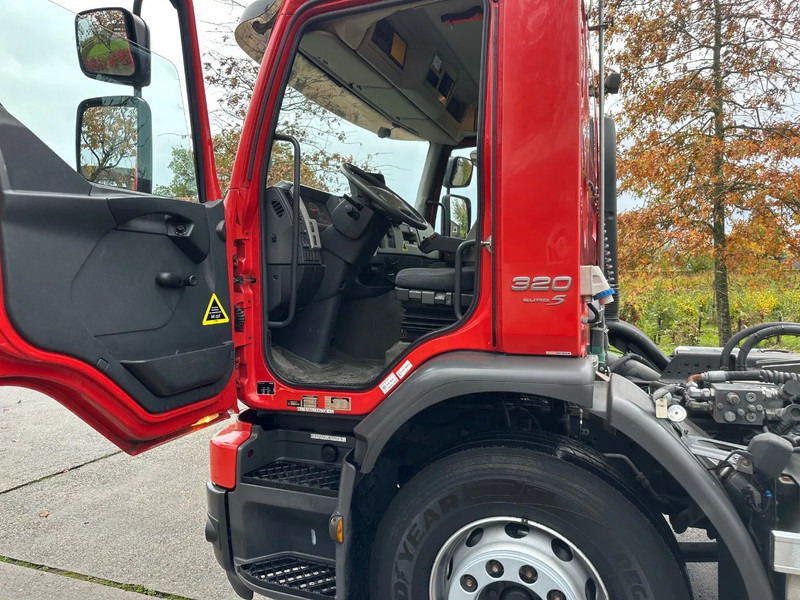 Volvo FE 320 / NL TRUCK / EURO 5 / HIAB MULTILIFT XR 21T / LIKE NEW!! / LOW KM!! / LIFT+STEER AXLE - Kamion vetëngarkues: foto 4 Volvo FE 320 / NL TRUCK / EURO 5 / HIAB MULTILIFT XR 21T / LIKE NEW!! / LOW KM!! / LIFT+STEER AXLE - Kamion vetëngarkues: foto 4