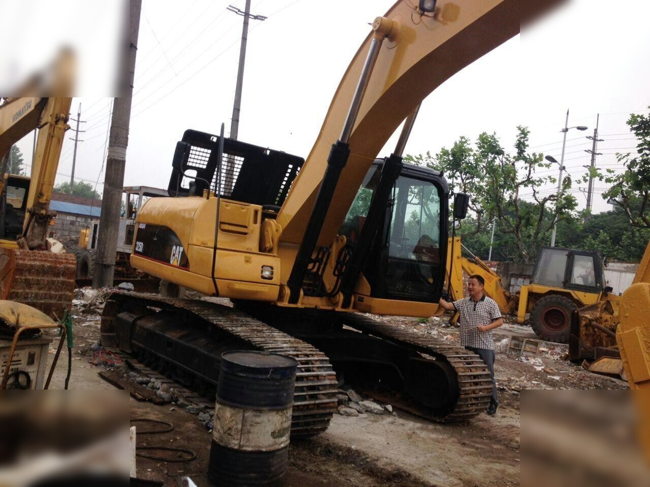 CATERPILLAR 325DL - Ekskavator me zinxhirë: foto 4 CATERPILLAR 325DL - Ekskavator me zinxhirë: foto 4