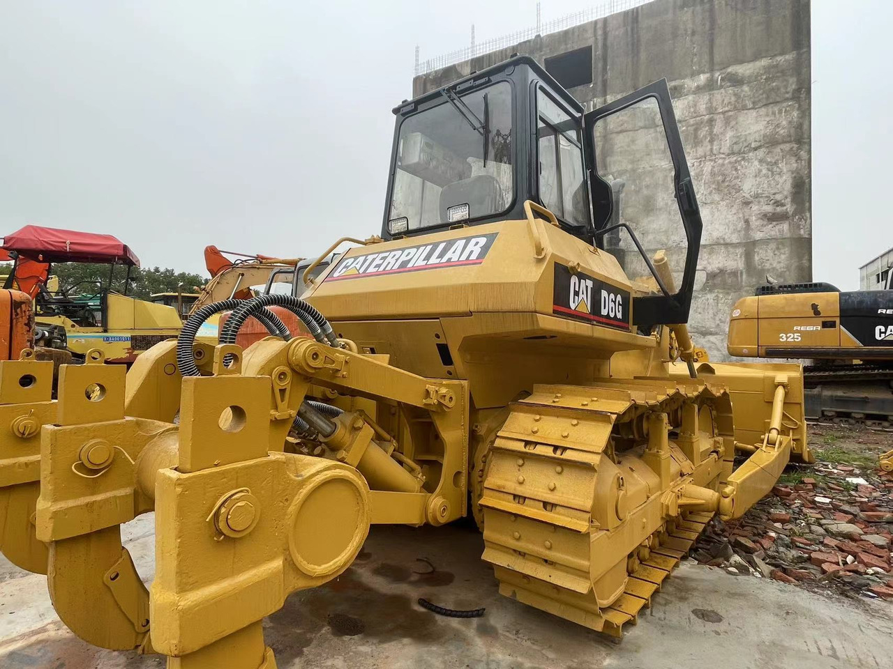 CATERPILLAR D6G - Buldozer: foto 1 CATERPILLAR D6G - Buldozer: foto 1