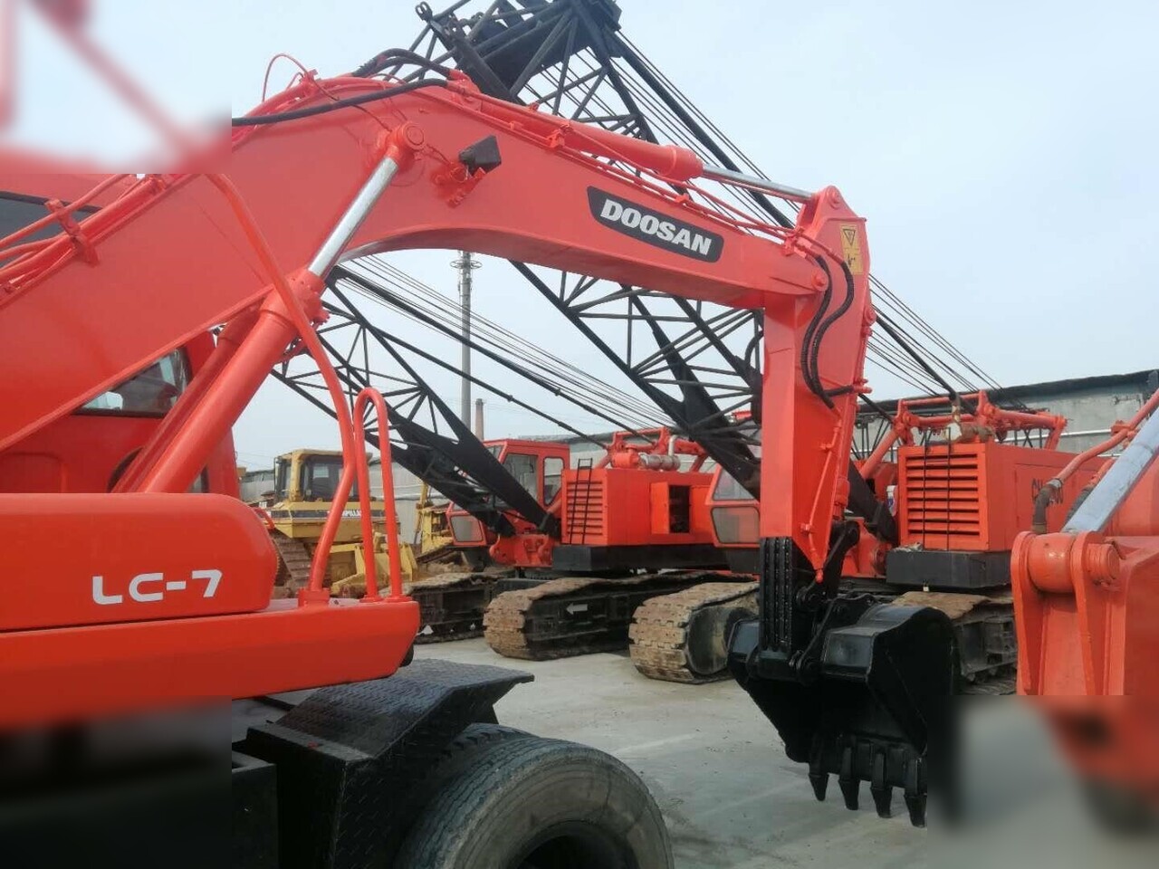 DOOSAN DH150W-7 - Ekskavator me goma: foto 2 DOOSAN DH150W-7 - Ekskavator me goma: foto 2