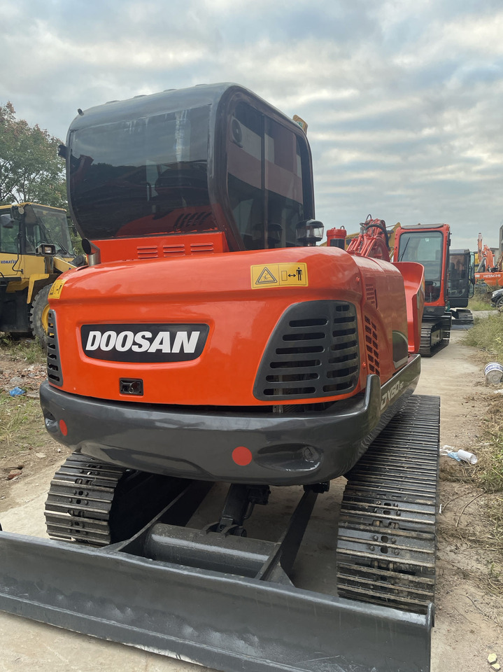 DOOSAN DX60-9C - Ekskavator me zinxhirë: foto 5 DOOSAN DX60-9C - Ekskavator me zinxhirë: foto 5