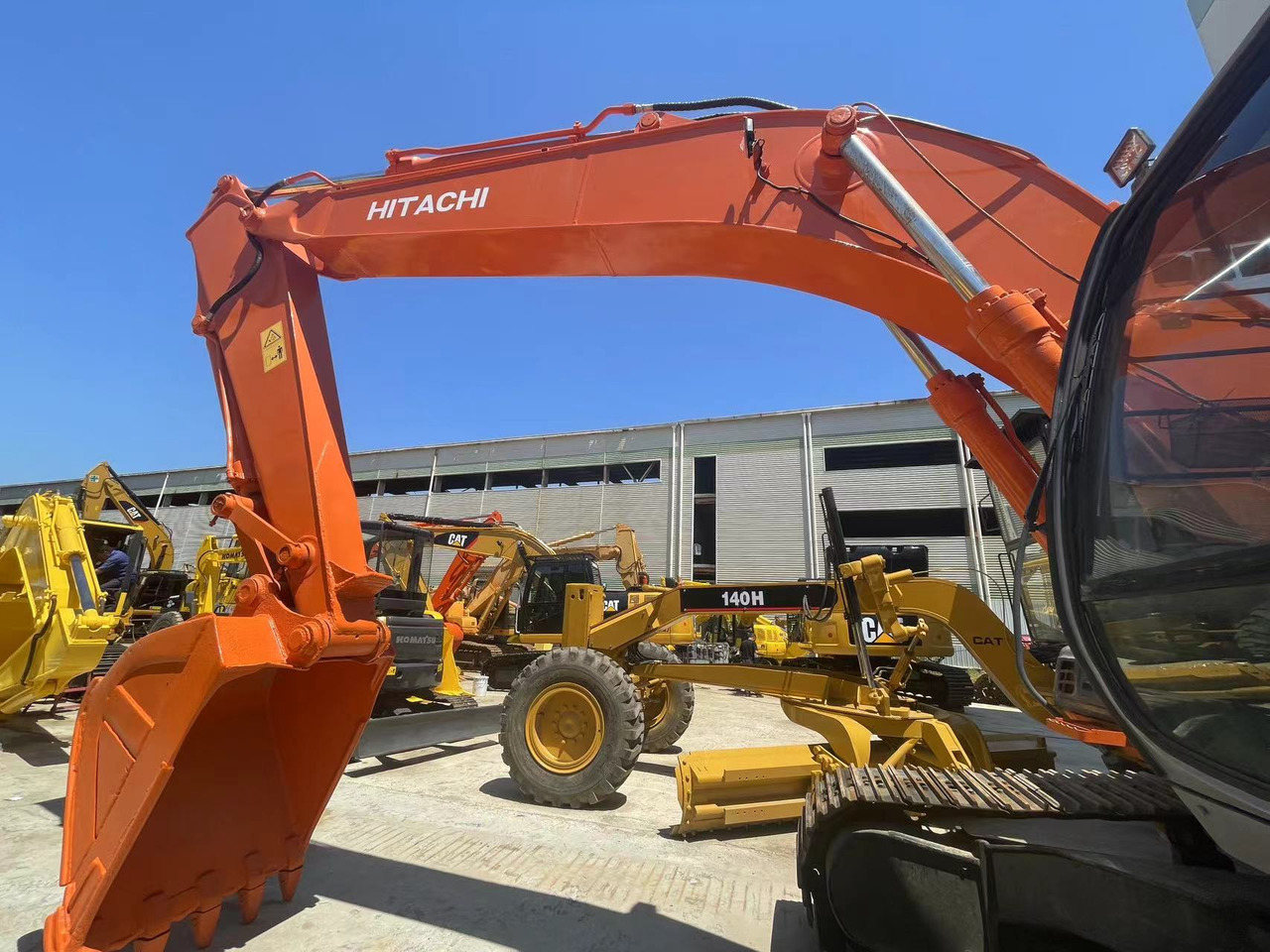 HITACHI ZX200 - Ekskavator me zinxhirë: foto 4 HITACHI ZX200 - Ekskavator me zinxhirë: foto 4