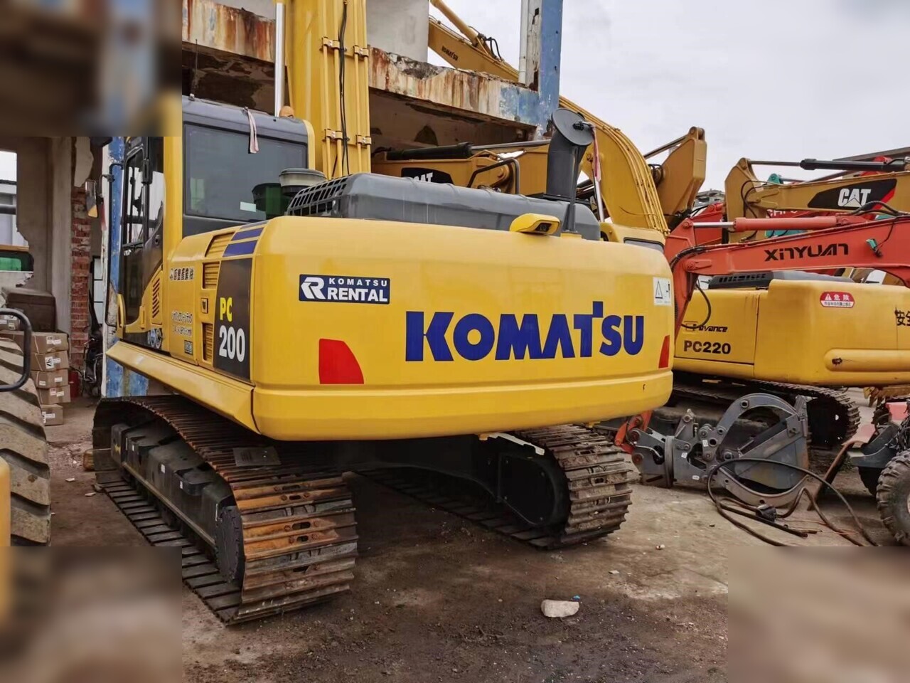 KOMATSU PC200 - Ekskavator me zinxhirë: foto 1 KOMATSU PC200 - Ekskavator me zinxhirë: foto 1
