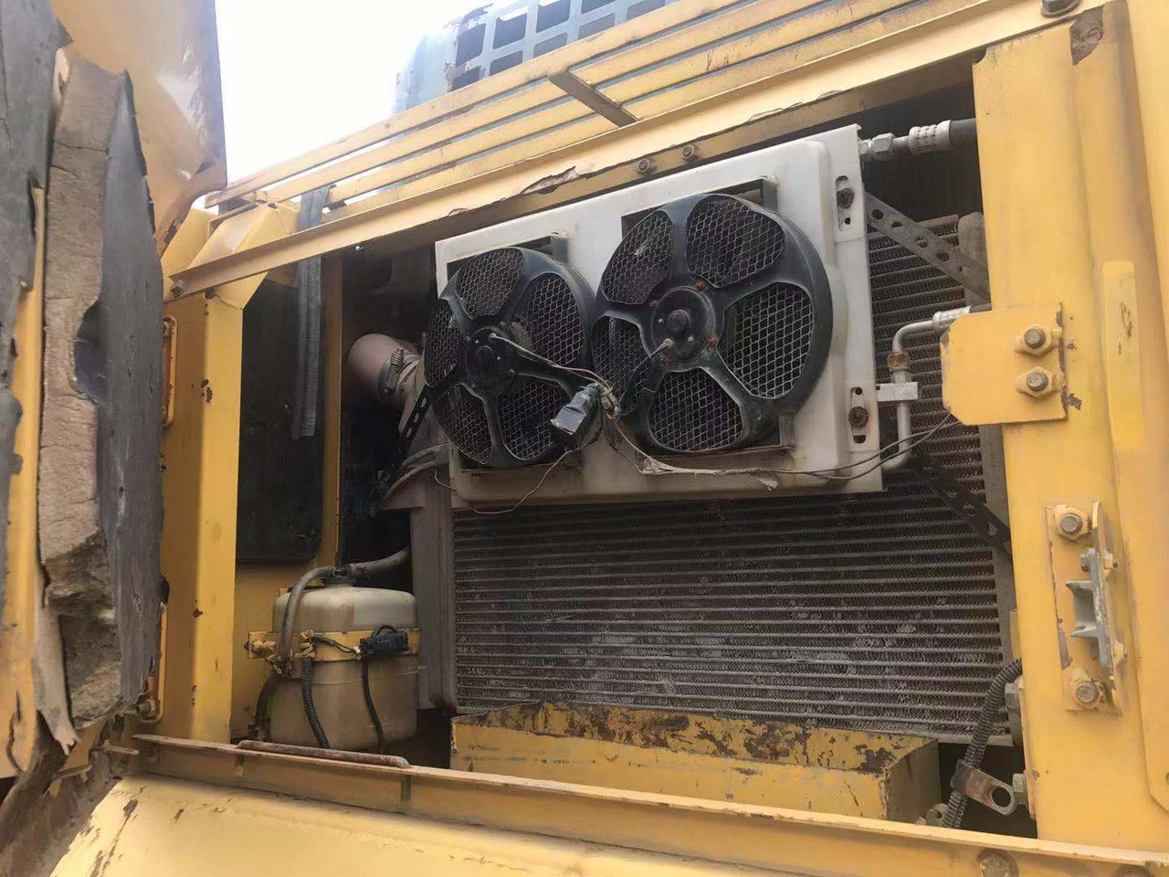 KOMATSU PC350-7 - Ekskavator me zinxhirë: foto 5 KOMATSU PC350-7 - Ekskavator me zinxhirë: foto 5