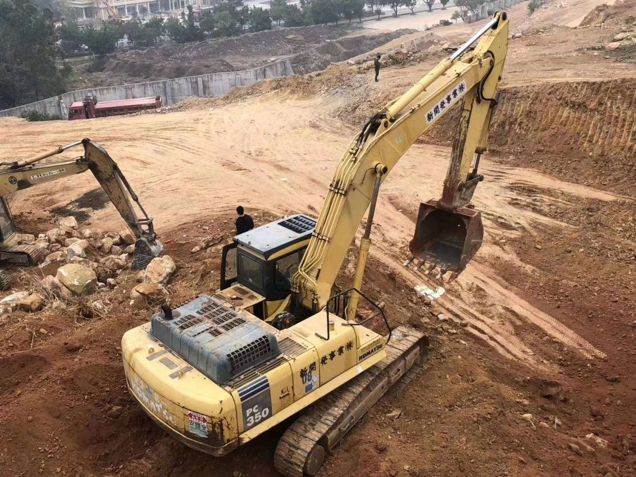 KOMATSU PC350-7 - Ekskavator me zinxhirë: foto 1 KOMATSU PC350-7 - Ekskavator me zinxhirë: foto 1