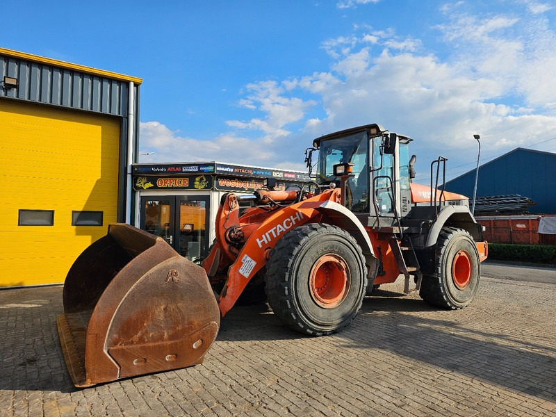 Hitachi ZW220 - Fadrom me goma: foto 2 Hitachi ZW220 - Fadrom me goma: foto 2