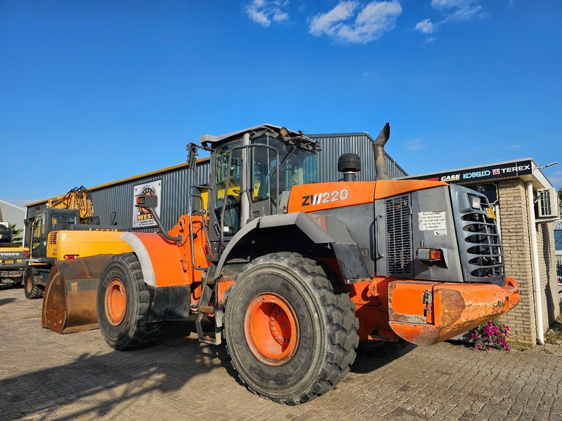 Hitachi ZW220 - Fadrom me goma: foto 3 Hitachi ZW220 - Fadrom me goma: foto 3