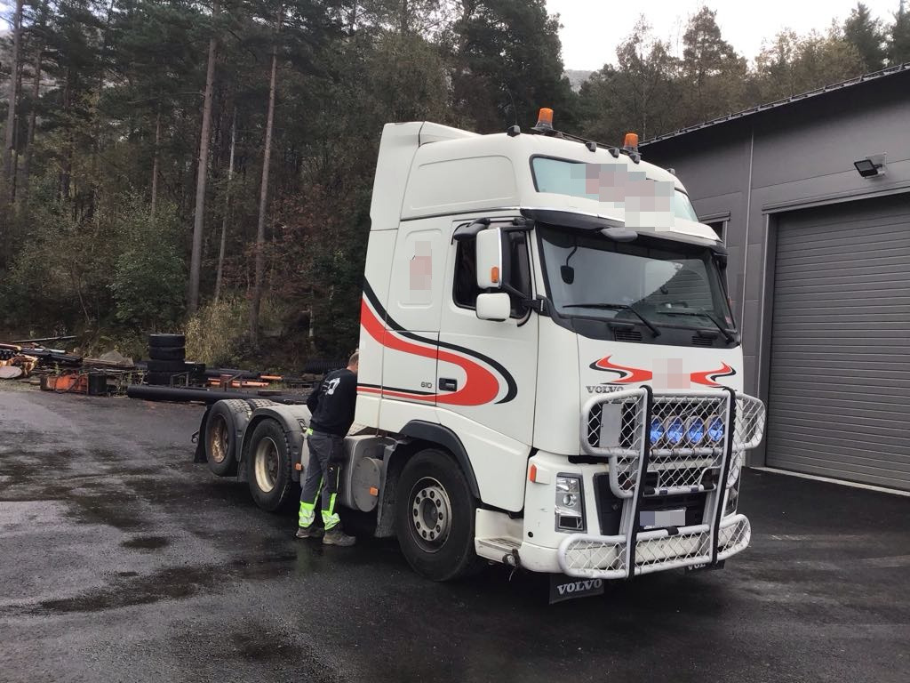 Volvo FH16 610 - Gjysmë-kamion: foto 2 Volvo FH16 610 - Gjysmë-kamion: foto 2
