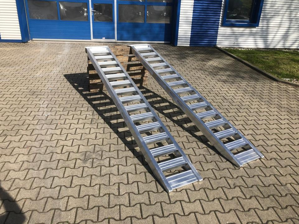 Alurampen Satz 2,5m 2000KG Minibagger Minilader Quad Auffahrrampe *INKL.19% MWST* - Rampa e ngarkimit: foto 5 Alurampen Satz 2,5m 2000KG Minibagger Minilader Quad Auffahrrampe *INKL.19% MWST* - Rampa e ngarkimit: foto 5