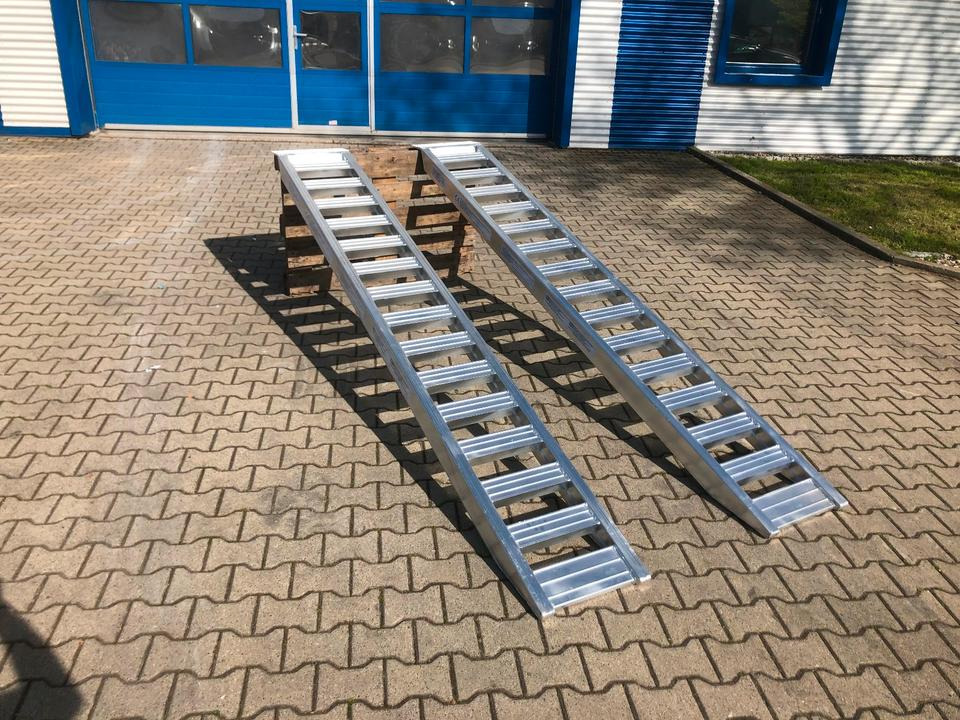 Alurampen Satz 3,50m 4000KG Minibagger Minilader Quad Auffahrrampe *INKL.19% MWST* - Rampa e ngarkimit: foto 5 Alurampen Satz 3,50m 4000KG Minibagger Minilader Quad Auffahrrampe *INKL.19% MWST* - Rampa e ngarkimit: foto 5