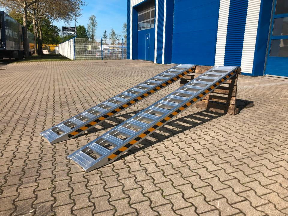 Alurampen Satz 3m 3000KG Minibagger Minilader Quad Auffahrrampe *INKL.19% MWST* - Rampa e ngarkimit: foto 1 Alurampen Satz 3m 3000KG Minibagger Minilader Quad Auffahrrampe *INKL.19% MWST* - Rampa e ngarkimit: foto 1