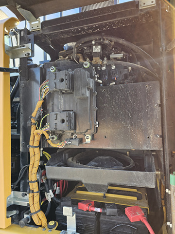 Ekskavator me goma CATERPILLAR M318F: foto 17