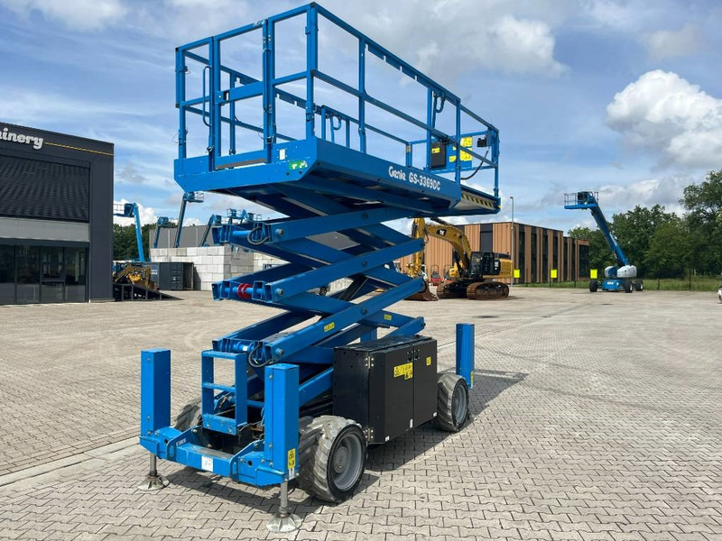 Genie GS 3369 DC - Ngritës gërshërë: foto 3 Genie GS 3369 DC - Ngritës gërshërë: foto 3