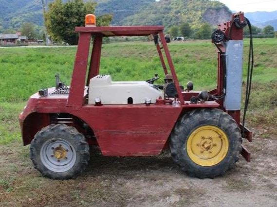 Manitou MC20P - Ngarkues me pirun për terren të ashpër: foto 3 Manitou MC20P - Ngarkues me pirun për terren të ashpër: foto 3