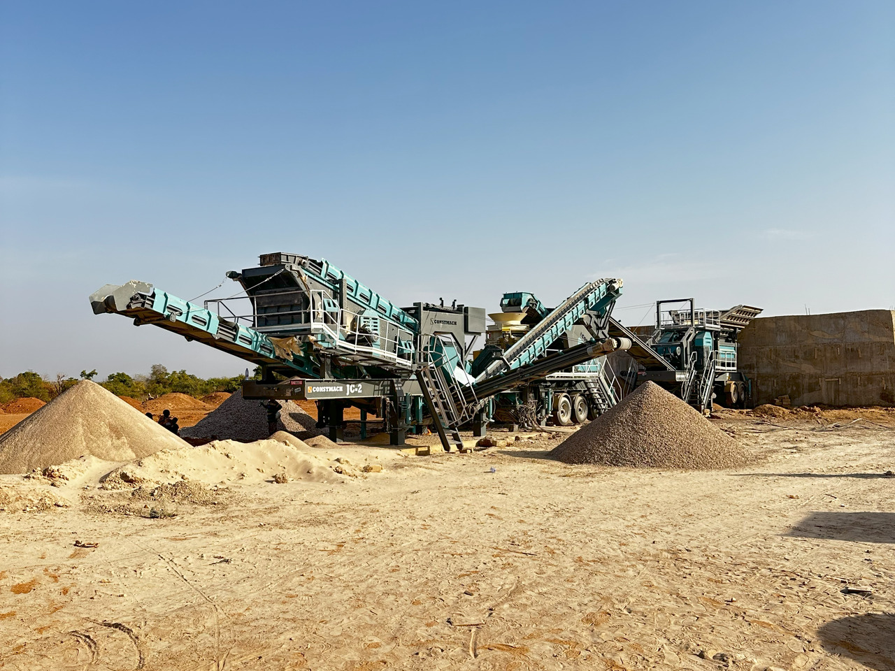 Constmach Mobiler Backenbrecher (mobiler Brecher) mit einer Kapazität von 120-150 Tonnen - Gurëthyesi i lëvizshëm: foto 1 Constmach Mobiler Backenbrecher (mobiler Brecher) mit einer Kapazität von 120-150 Tonnen - Gurëthyesi i lëvizshëm: foto 1