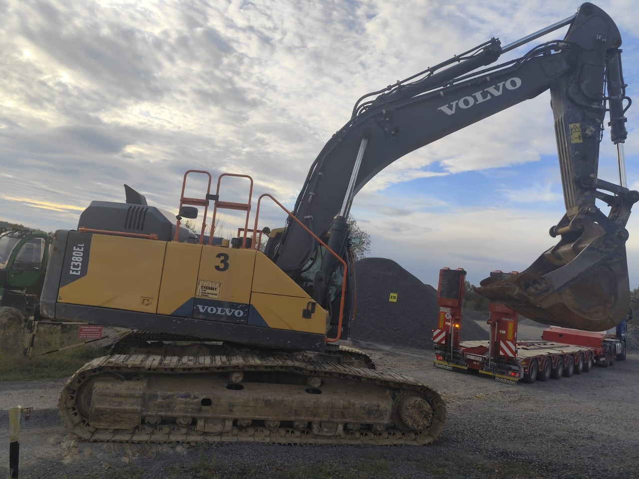 Volvo EC 380EL - Ekskavator me zinxhirë: foto 2 Volvo EC 380EL - Ekskavator me zinxhirë: foto 2