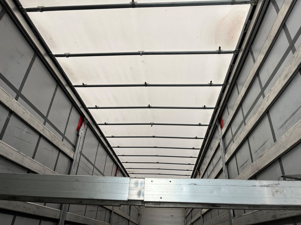 Schmitz Cargobull SCS 24 Bordwand - Gjysmë rimorkio me tendë: foto 5 Schmitz Cargobull SCS 24 Bordwand - Gjysmë rimorkio me tendë: foto 5
