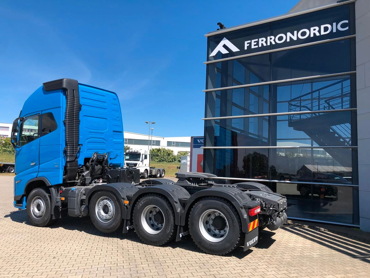 Volvo FH16 750 XL 8x4 Tridem*100T*Kriechgänge*Retarder Volvo FH16 750 XL 8x4 Tridem*100T*Kriechgänge*Retarder - Gjysmë-kamion: foto 4 Volvo FH16 750 XL 8x4 Tridem*100T*Kriechgänge*Retarder Volvo FH16 750 XL 8x4 Tridem*100T*Kriechgänge*Retarder - Gjysmë-kamion: foto 4