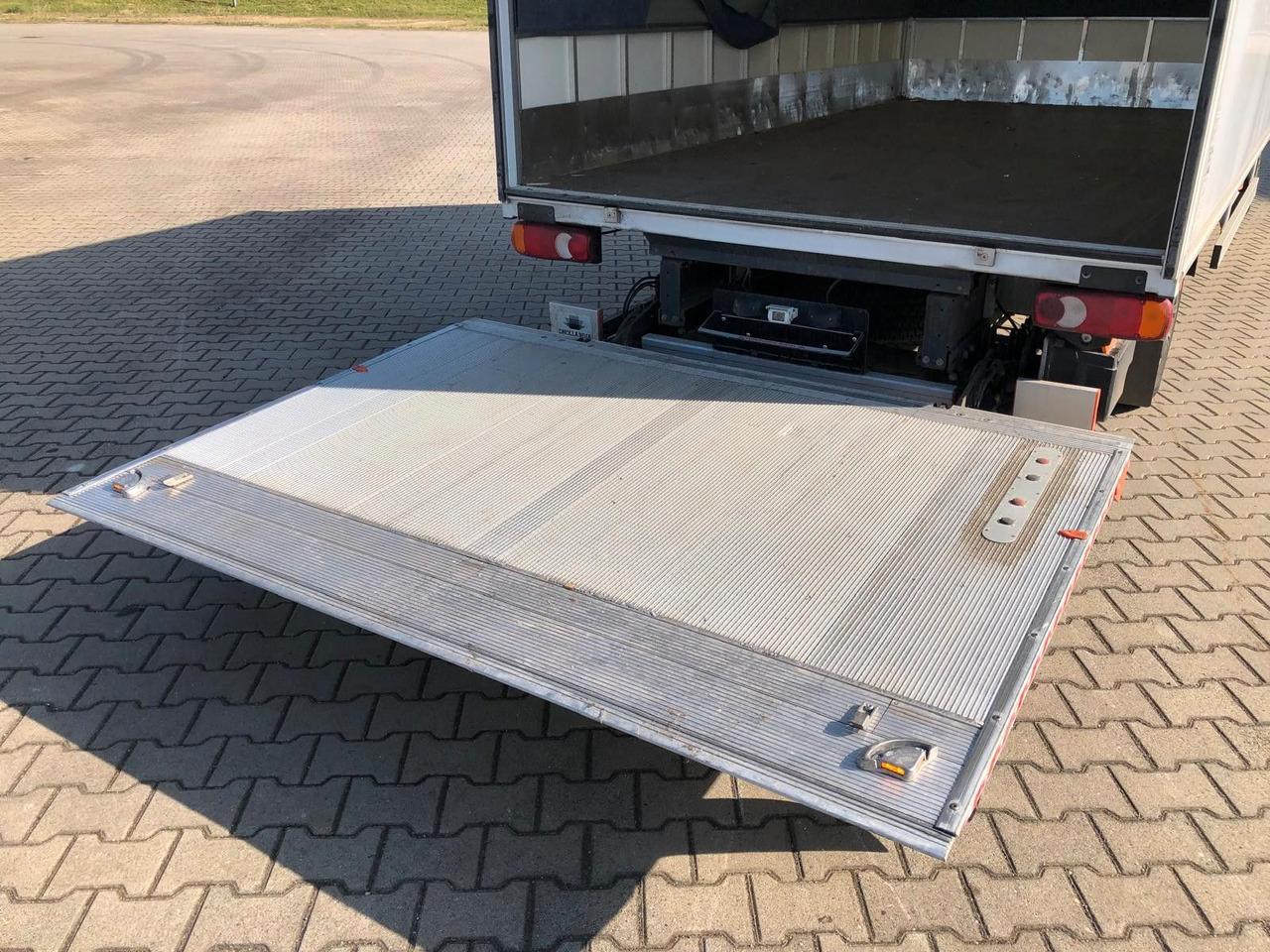 Renault MASTER RED 3.5T*LBW*Klima*4.2m*AUCH MIETE - Kamioncine me kontinier: foto 4 Renault MASTER RED 3.5T*LBW*Klima*4.2m*AUCH MIETE - Kamioncine me kontinier: foto 4