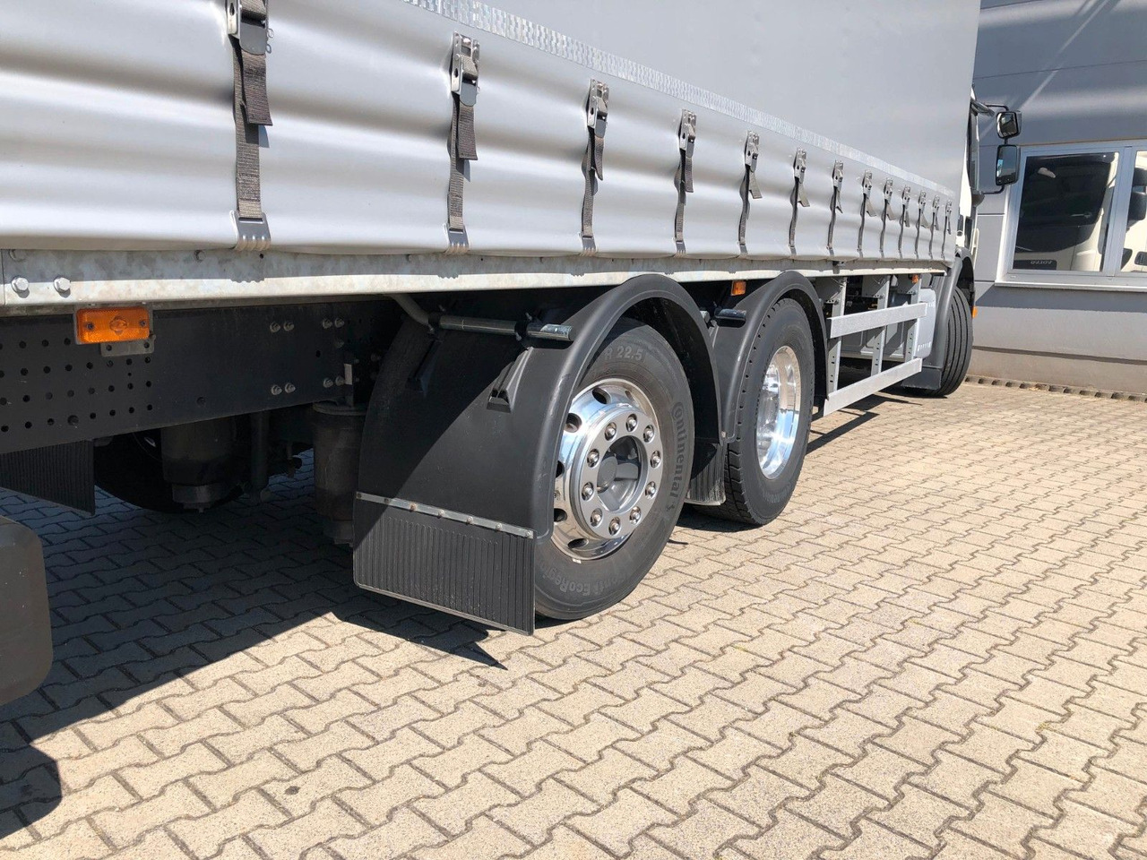 Volvo FE 350 26T 6x2 Lenkachse*ALU*LBW*EDSCHA - Kamion me tendë: foto 4 Volvo FE 350 26T 6x2 Lenkachse*ALU*LBW*EDSCHA - Kamion me tendë: foto 4