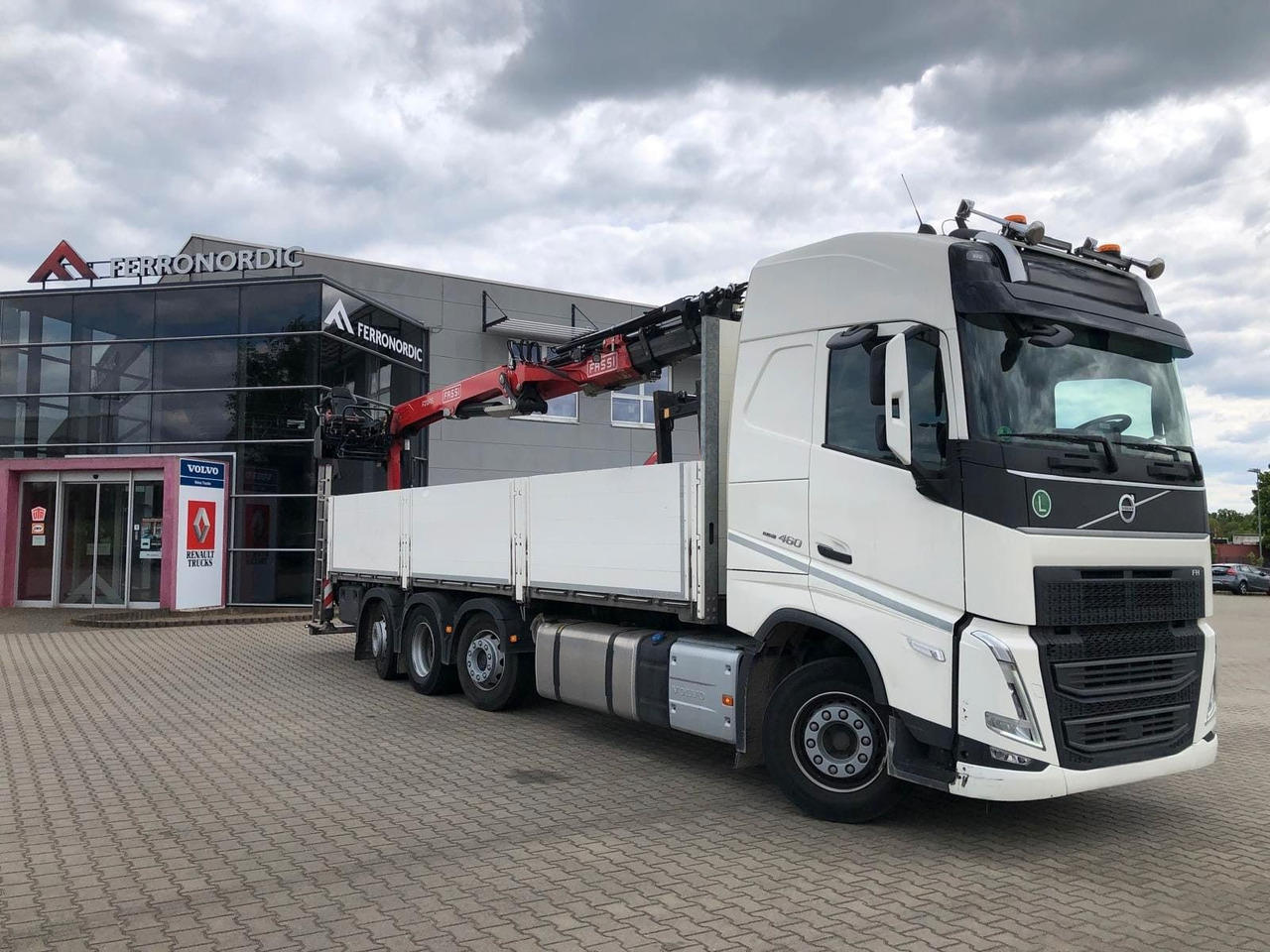 Volvo FH460 8x2 TRIDEM VLA&NLA gelenkt*FASSI F215AS.24 - Kamion me vinç: foto 3 Volvo FH460 8x2 TRIDEM VLA&NLA gelenkt*FASSI F215AS.24 - Kamion me vinç: foto 3