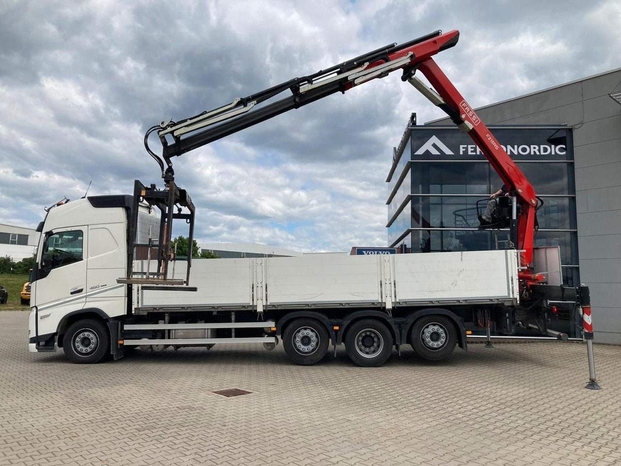 Volvo FH460 8x2 TRIDEM VLA&NLA gelenkt*FASSI F215AS.24 - Kamion me vinç: foto 4 Volvo FH460 8x2 TRIDEM VLA&NLA gelenkt*FASSI F215AS.24 - Kamion me vinç: foto 4