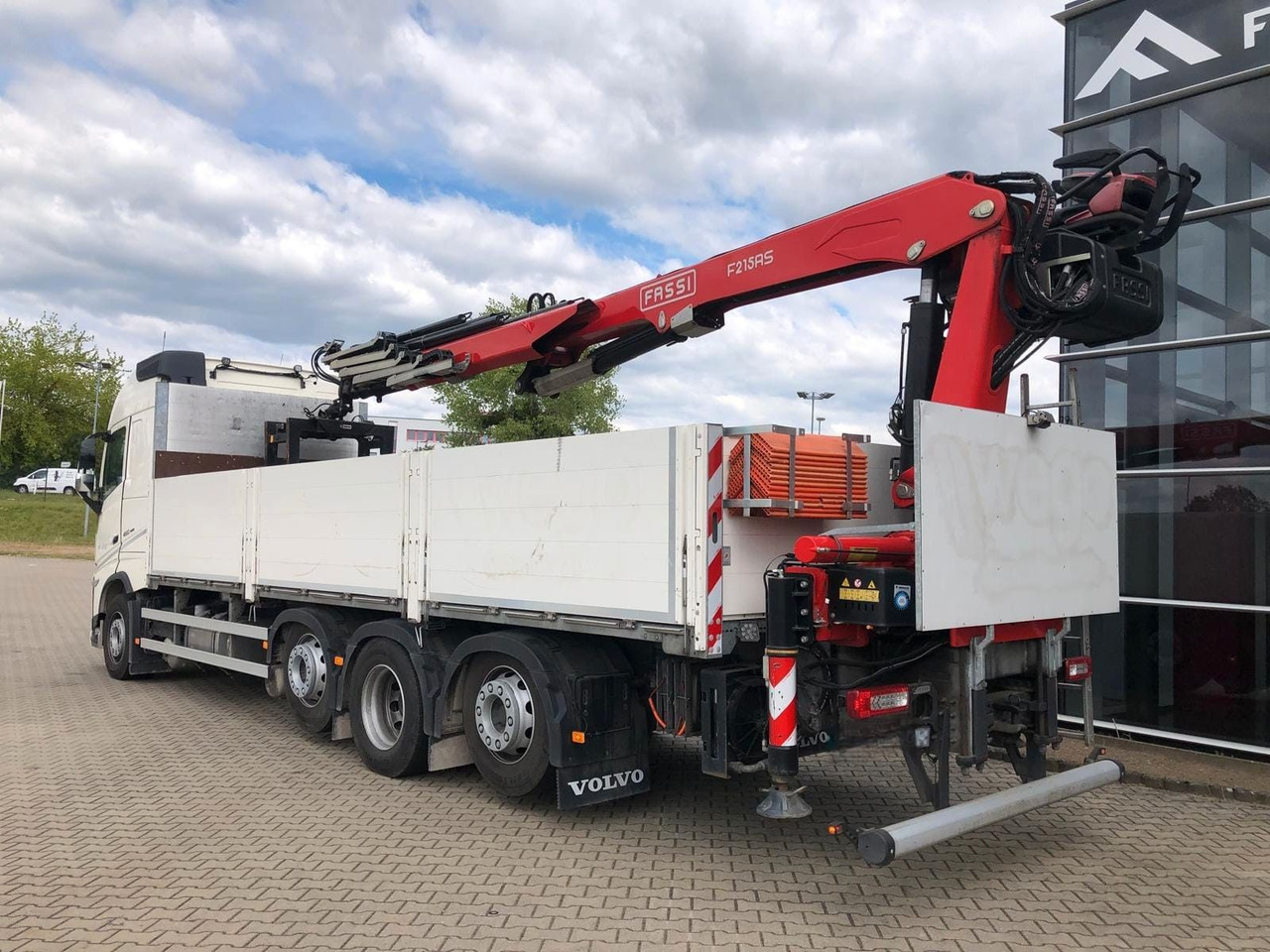 Volvo FH460 8x2 TRIDEM VLA&NLA gelenkt*FASSI F215AS.24 - Kamion me vinç: foto 5 Volvo FH460 8x2 TRIDEM VLA&NLA gelenkt*FASSI F215AS.24 - Kamion me vinç: foto 5