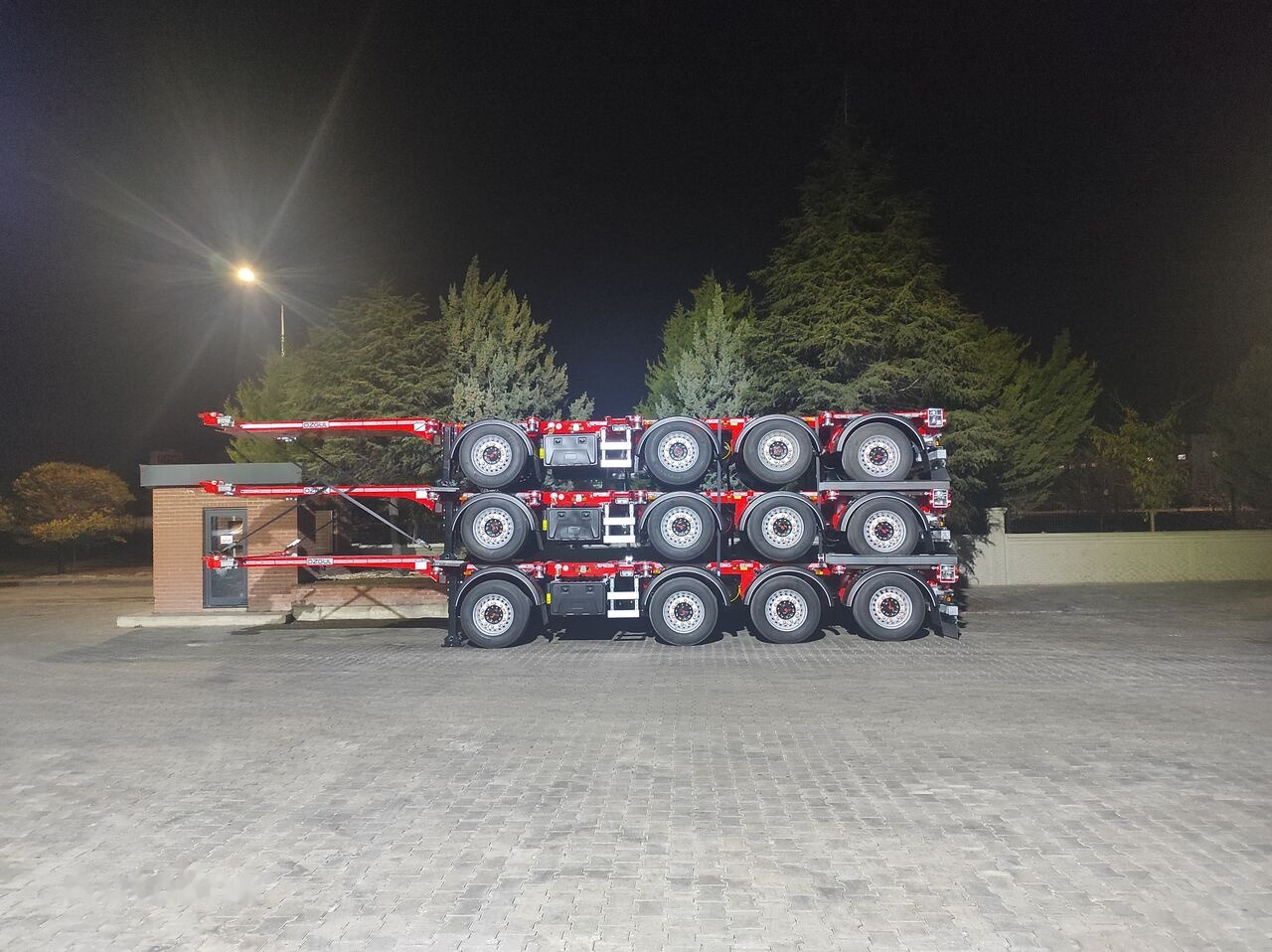 Özgül 4 AXLE HIGH CUBE CONTAINER CARRIER - Transportjer kontejnerësh/ Gjysmë rimorkio me karroceri të çmontueshme: foto 2 Özgül 4 AXLE HIGH CUBE CONTAINER CARRIER - Transportjer kontejnerësh/ Gjysmë rimorkio me karroceri të çmontueshme: foto 2