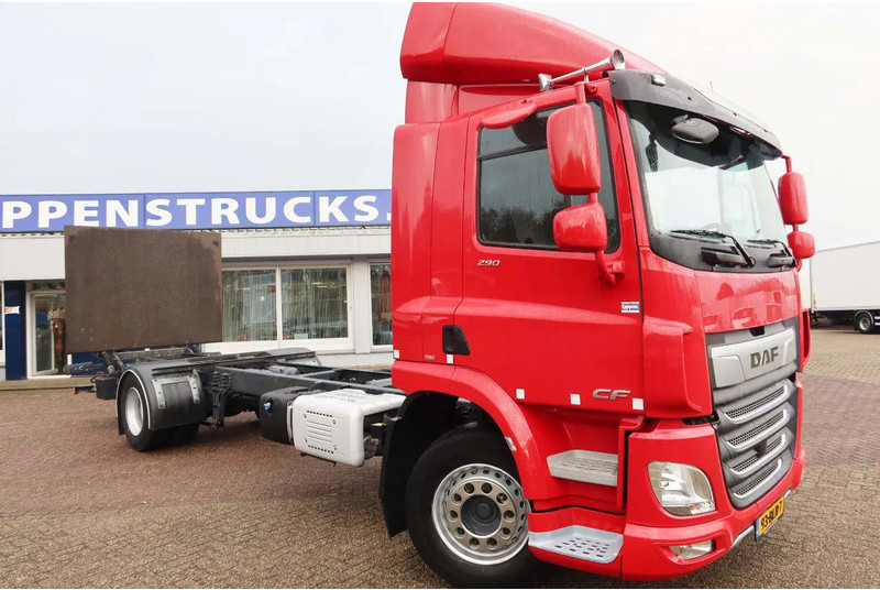 DAF CF 290 FA Chassis + 2500 KG Dhollandia laadklep - Kamion kabinë-shasi: foto 2 DAF CF 290 FA Chassis + 2500 KG Dhollandia laadklep - Kamion kabinë-shasi: foto 2