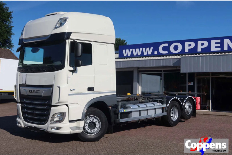 DAF XF 106.450 Wissellaadbaksysteem / Chassis - Transportjer kontejnerësh/ Kamion me karroceri të çmontueshme: foto 1 DAF XF 106.450 Wissellaadbaksysteem / Chassis - Transportjer kontejnerësh/ Kamion me karroceri të çmontueshme: foto 1