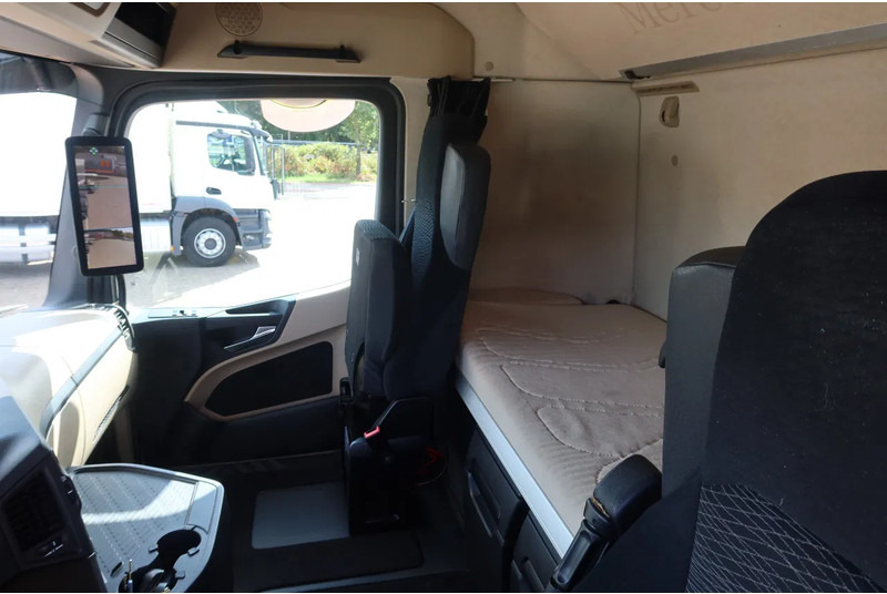 Mercedes-Benz Actros 2642 LL Giga Space Wisselbare opbouw/chassis cabine + lift as - Transportjer kontejnerësh/ Kamion me karroceri të çmontueshme: foto 4 Mercedes-Benz Actros 2642 LL Giga Space Wisselbare opbouw/chassis cabine + lift as - Transportjer kontejnerësh/ Kamion me karroceri të çmontueshme: foto 4
