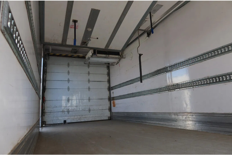 Mercedes-Benz Antos 1932 L Carrier Supra Bi-Temp Trenn-Wand - Kamion frigorifer: foto 4 Mercedes-Benz Antos 1932 L Carrier Supra Bi-Temp Trenn-Wand - Kamion frigorifer: foto 4