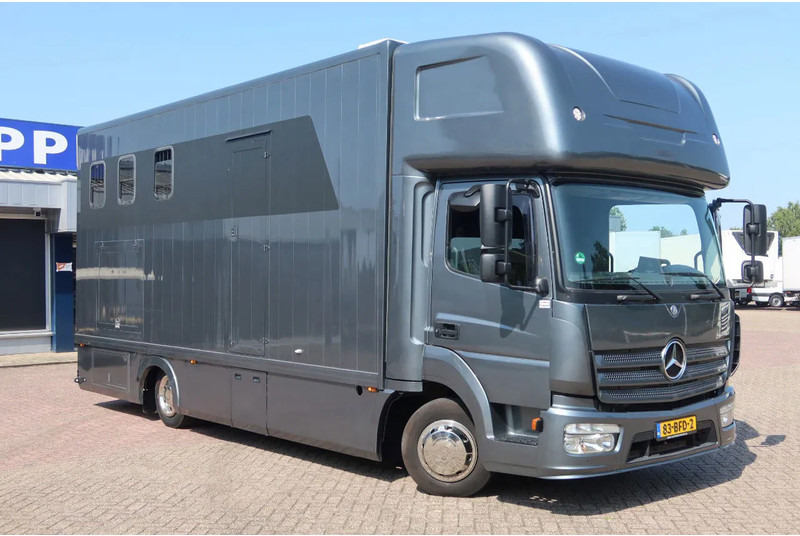 Mercedes-Benz Atego 816 L 3 Paarden/4 Ponies Nieuwe APK + nieuwe accu. - Kamion për kuaj: foto 2 Mercedes-Benz Atego 816 L 3 Paarden/4 Ponies Nieuwe APK + nieuwe accu. - Kamion për kuaj: foto 2
