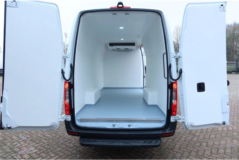 Mercedes-Benz Sprinter 317 Koel/Vries/verwarmen Carrier Xarios 350 + 220 volt nacht aansluiting - Furgon frigorifer: foto 4 Mercedes-Benz Sprinter 317 Koel/Vries/verwarmen Carrier Xarios 350 + 220 volt nacht aansluiting - Furgon frigorifer: foto 4