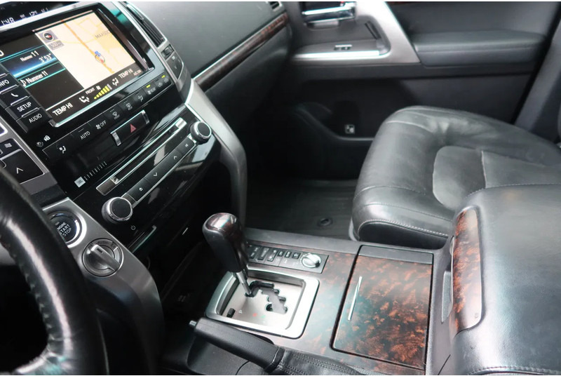 Toyota Land Cruiser V8 200 V8. 4.5D Executive. 7 Persoons. Luchtvering. Marge voertuig - Veturë: foto 5 Toyota Land Cruiser V8 200 V8. 4.5D Executive. 7 Persoons. Luchtvering. Marge voertuig - Veturë: foto 5