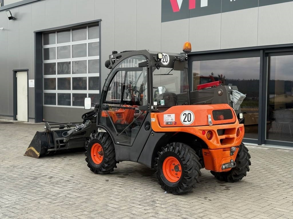 Ausa T 144 - Ekskavator teleskopik: foto 4 Ausa T 144 - Ekskavator teleskopik: foto 4