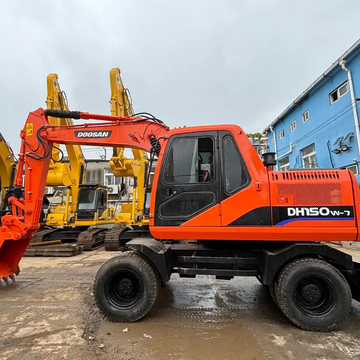 15ton Used Wheel Excavator Doosan Dh150w-7 Made In Korea For Sale With Original Good Running Condition In Shanghai - Ekskavator me goma: foto 1 15ton Used Wheel Excavator Doosan Dh150w-7 Made In Korea For Sale With Original Good Running Condition In Shanghai - Ekskavator me goma: foto 1