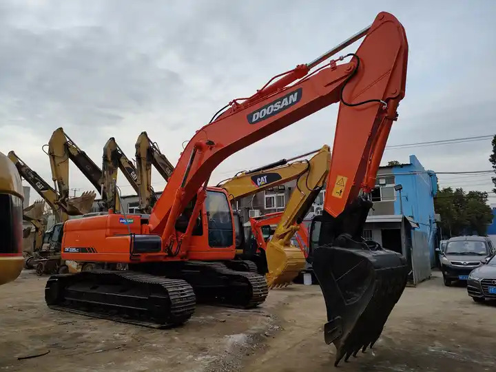 2023 Year Doosan Excavator Dx225 22t Dx225lc Crawler Excavator In Fresh Stock In Shanghai - Ekskavator me zinxhirë: foto 4 2023 Year Doosan Excavator Dx225 22t Dx225lc Crawler Excavator In Fresh Stock In Shanghai - Ekskavator me zinxhirë: foto 4