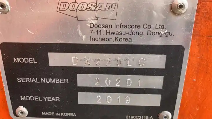 2023 Year Doosan Excavator Dx225 22t Dx225lc Crawler Excavator In Fresh Stock In Shanghai - Ekskavator me zinxhirë: foto 3 2023 Year Doosan Excavator Dx225 22t Dx225lc Crawler Excavator In Fresh Stock In Shanghai - Ekskavator me zinxhirë: foto 3