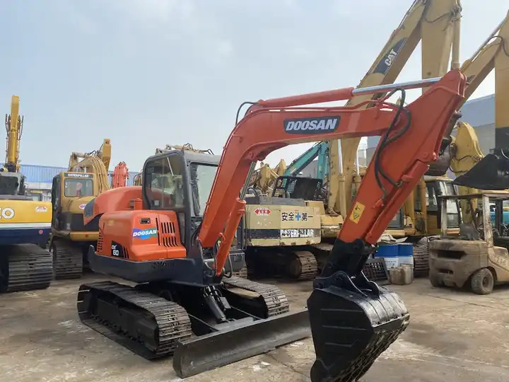 90% new Korea Doosan 6ton dx60 dx55 dx75 excavator - Ekskavator me zinxhirë: foto 4 90% new Korea Doosan 6ton dx60 dx55 dx75 excavator - Ekskavator me zinxhirë: foto 4