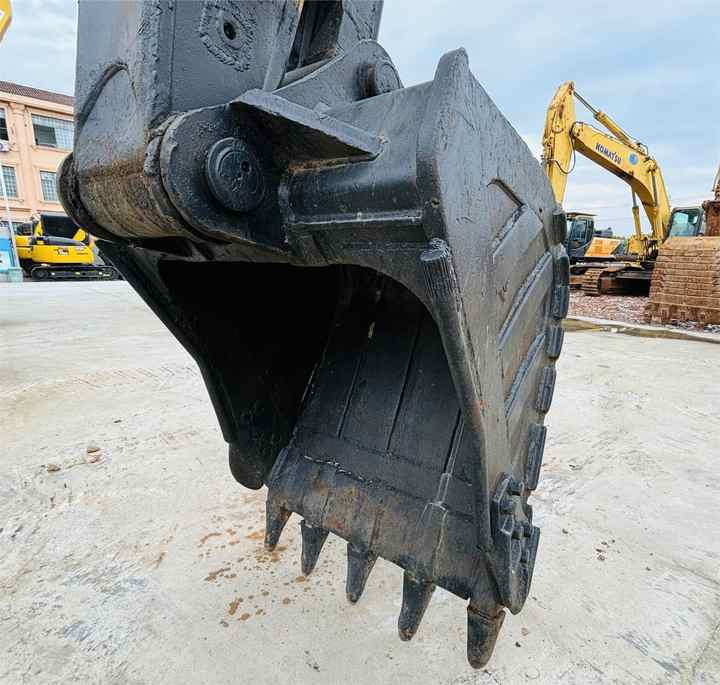 Caterpillar/cat Medium Used Excavator 20t Cat 320b,320c,320d Excavating Equipment With 0.8,1.0,1.2 Cbm Bucket Size In Shanghai - Ekskavator me zinxhirë: foto 3 Caterpillar/cat Medium Used Excavator 20t Cat 320b,320c,320d Excavating Equipment With 0.8,1.0,1.2 Cbm Bucket Size In Shanghai - Ekskavator me zinxhirë: foto 3